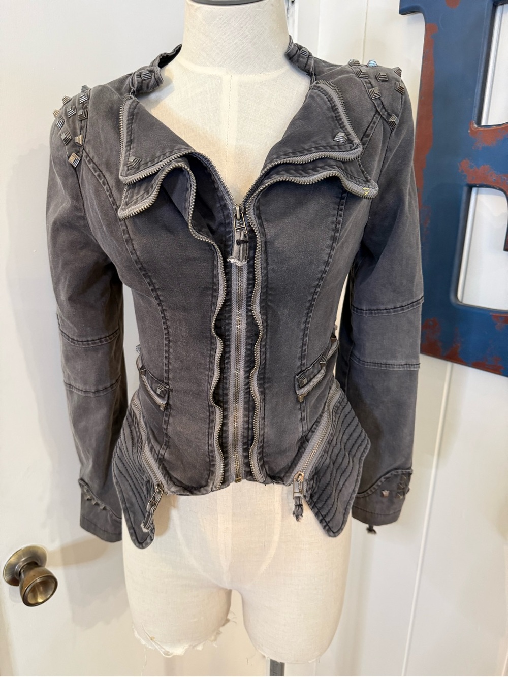 Echolove Women’s Distressed Gray Zip-Front Motto Jacket Sz S - Picture 3 of 6